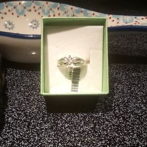 Woman's wedding ring